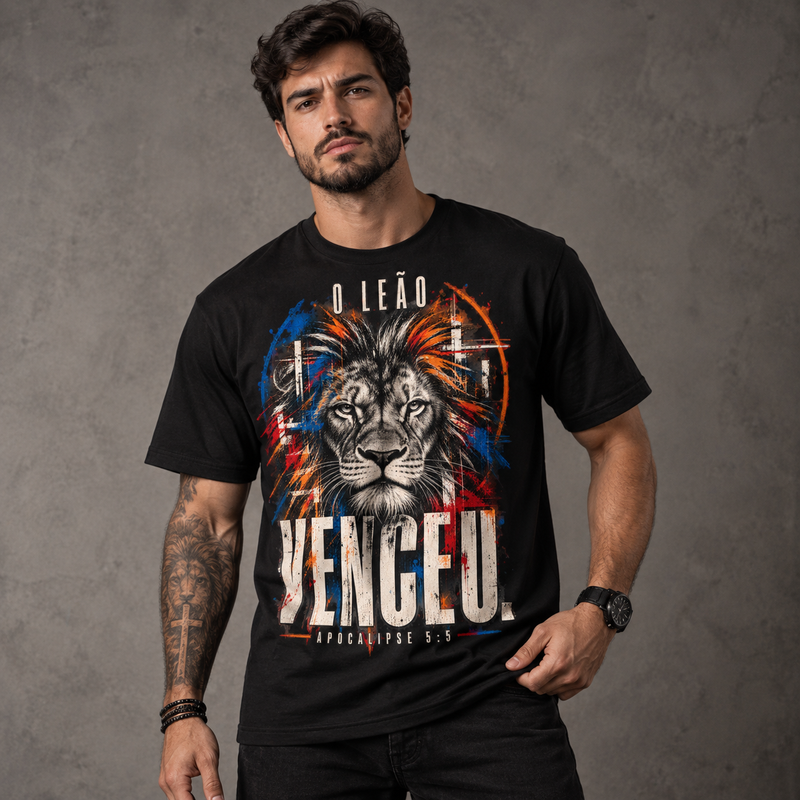Camiseta Regular O Leão Venceu — Apocalipse 5:5