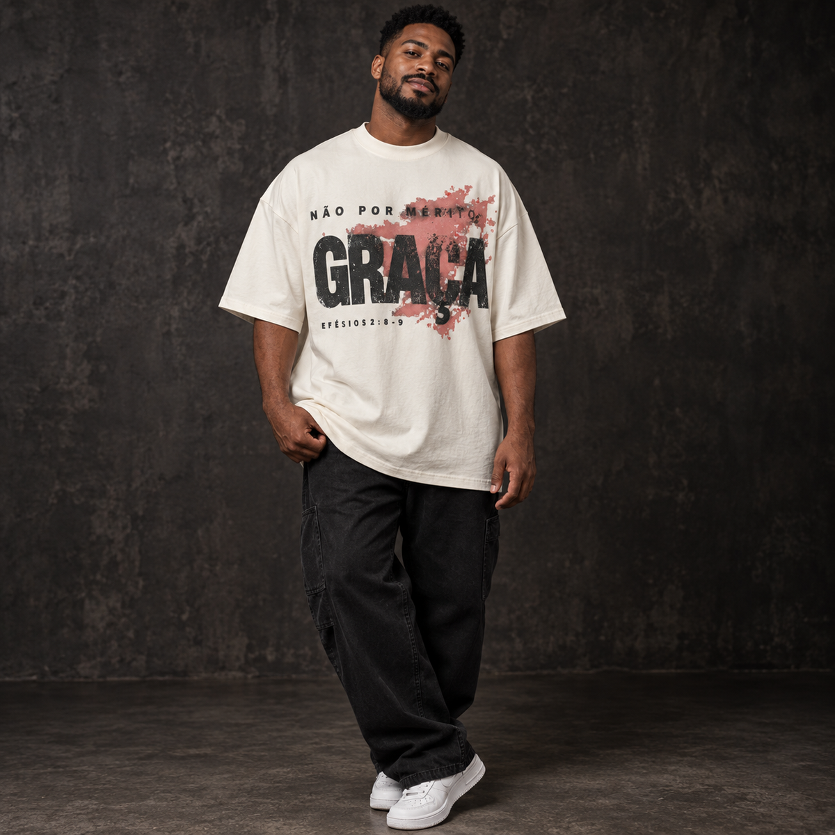 Camiseta Oversized Não por Mérito — Efésios 2:8–9 — Oversized Cotton unissex, visual 1 de 3