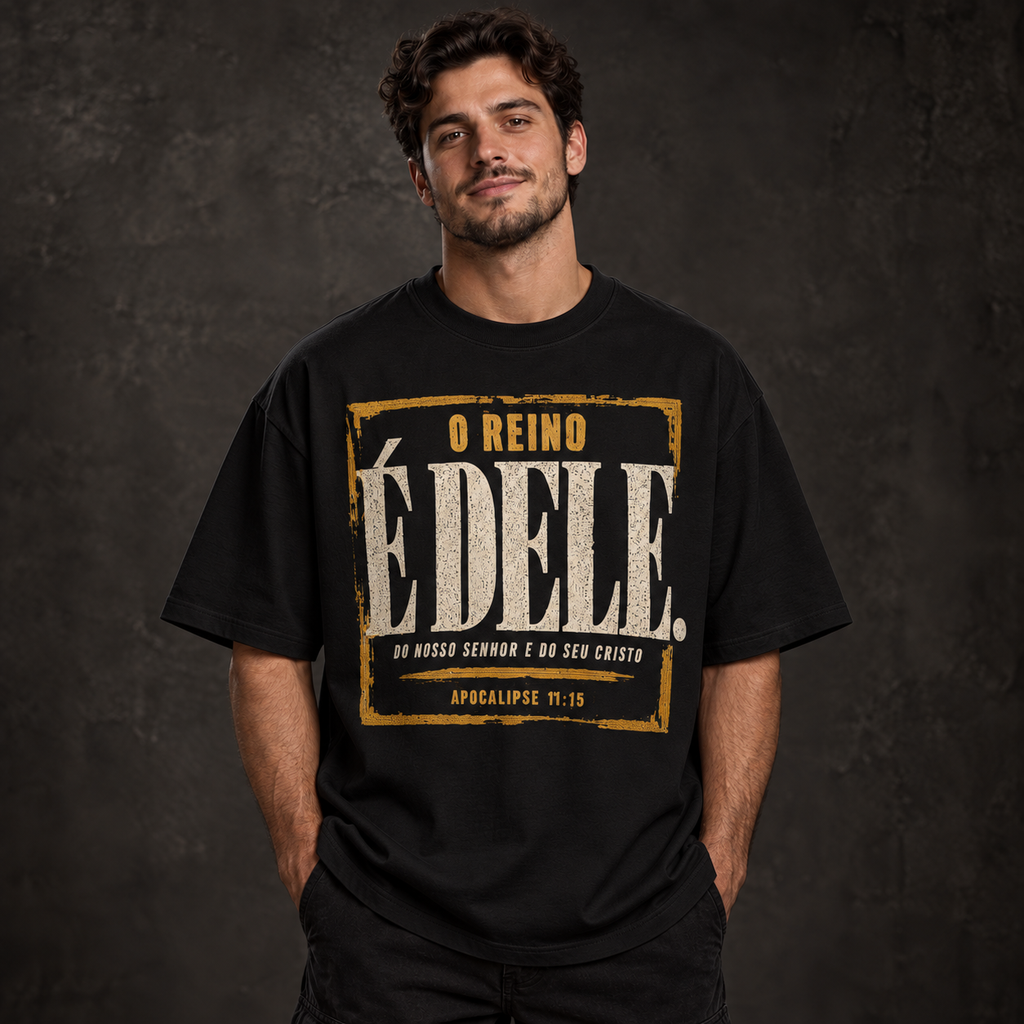 Camiseta Oversized O Reino É Dele — Apocalipse 11:15 — Oversized Cotton unissex, visual 1 de 3