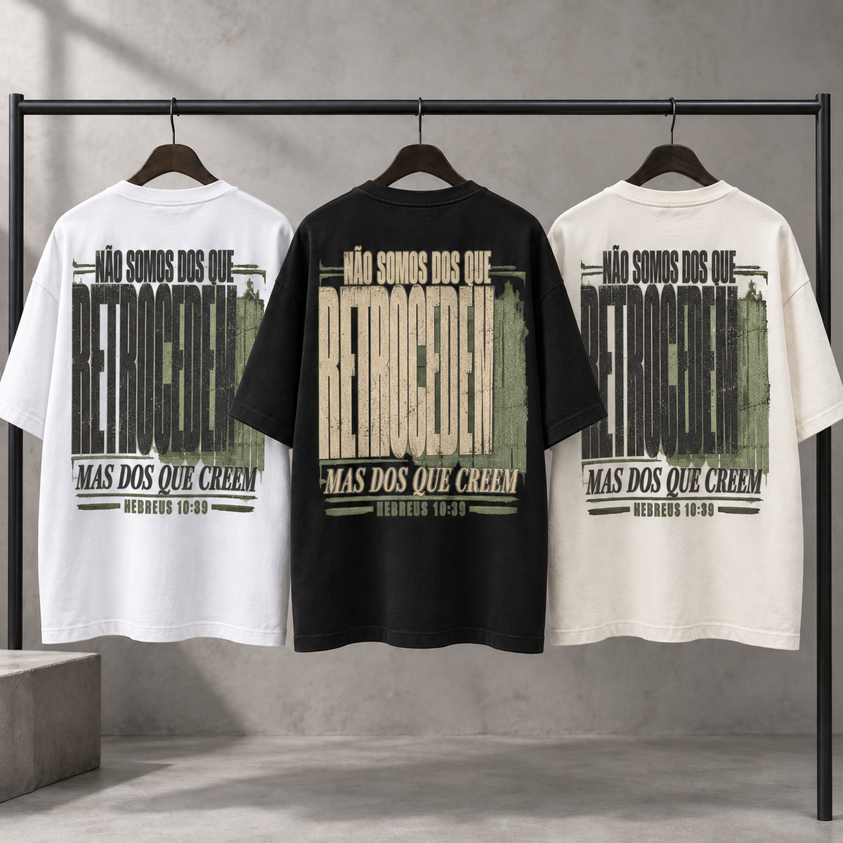 Camiseta Oversized Não Retrocedemos — Hebreus 10:39 — Oversized Cotton unissex, visual 3 de 3