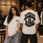 Camiseta Oversized Jesus Is King — Filipenses 2:10–11