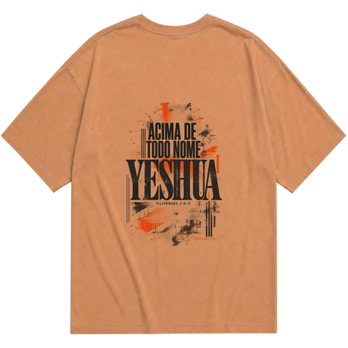 Costas da camiseta oversized caramelo Yeshua, Acima de Todo Nome — Filipenses 2:9–11