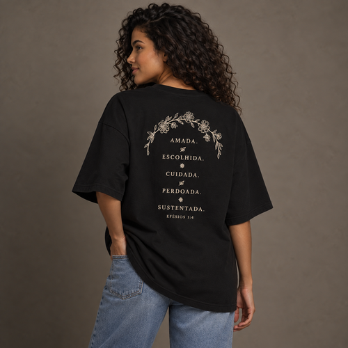 Camiseta Oversized Amada e Escolhida Preta — costas