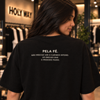 Camiseta Oversized Pela Fé — 2 Coríntios 5:7 — Oversized Cotton unissex, visual 3 de 4
